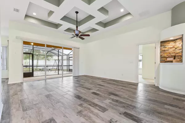 4 Eastgate Ln, Palm Coast, FL 32164