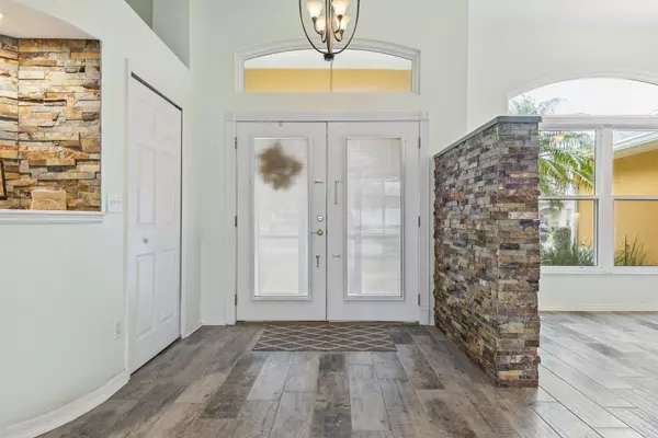 4 Eastgate Ln, Palm Coast, FL 32164