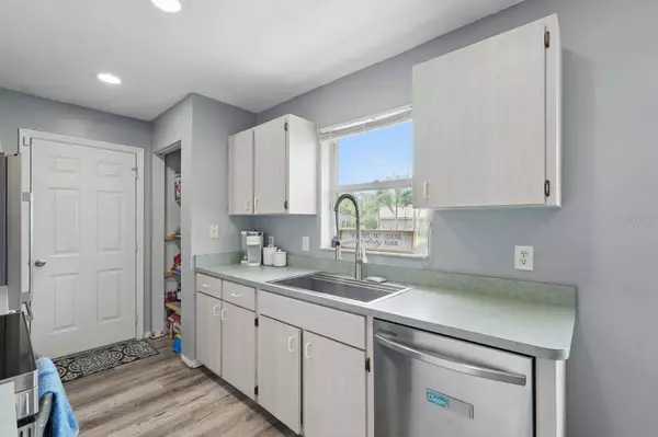 12 RENSHAW DR, Palm Coast, FL 32164