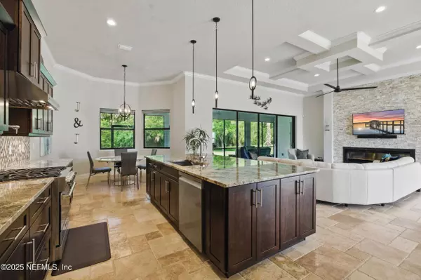 8 BLUE OAK LN, Palm Coast, FL 32137