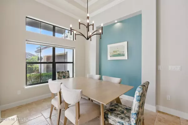 8 BLUE OAK LN, Palm Coast, FL 32137