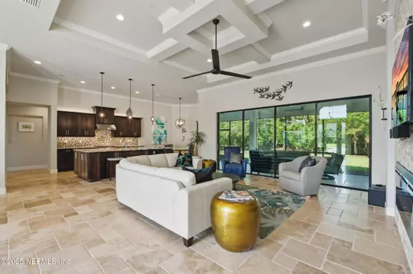 8 BLUE OAK LN, Palm Coast, FL 32137