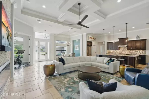 8 BLUE OAK LN, Palm Coast, FL 32137