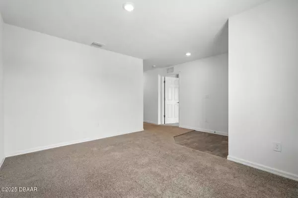 17 Roxbury LN, Palm Coast, FL 32164