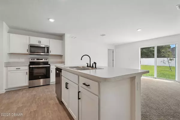 17 Roxbury LN, Palm Coast, FL 32164