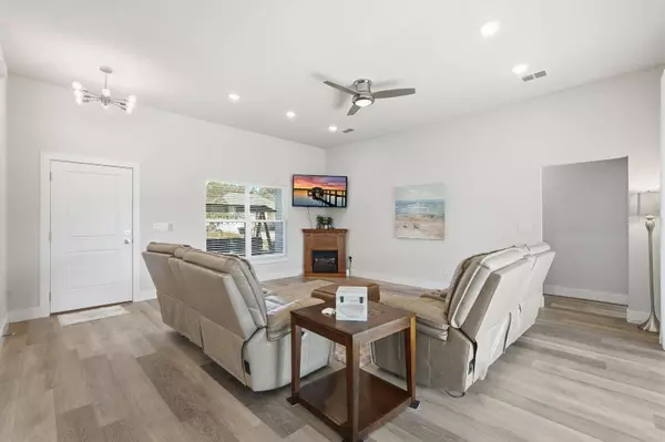 11 ERIC DR, Palm Coast, FL 32164