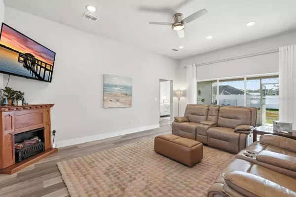 11 ERIC DR, Palm Coast, FL 32164