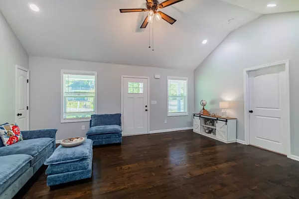 328 Spring St, Wartrace, TN 37183