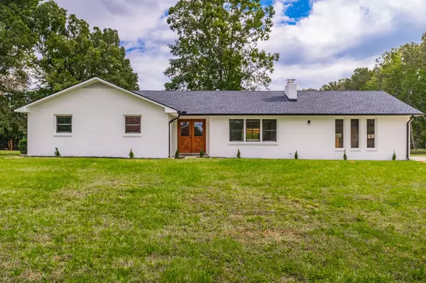 1221 Hillcrest Dr, Manchester, TN 37355