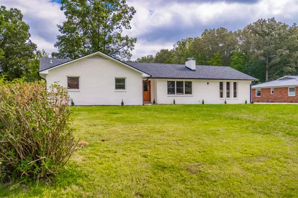 1221 Hillcrest Dr, Manchester, TN 37355