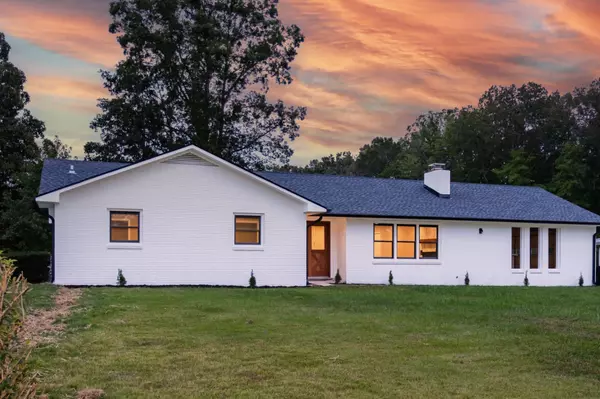 1221 Hillcrest Dr, Manchester, TN 37355