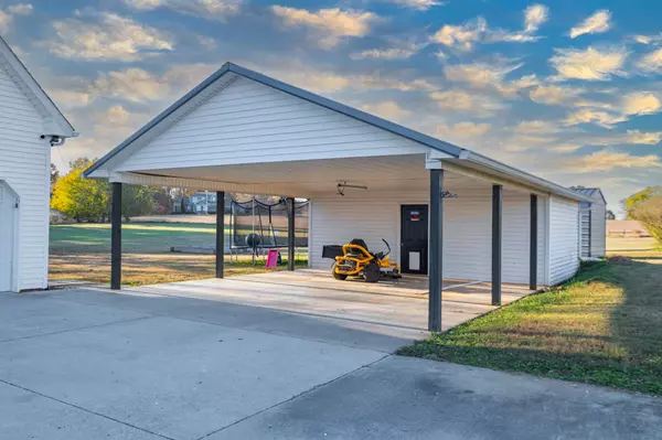 1603 Shangri La Ln, Mcminnville, TN 37110