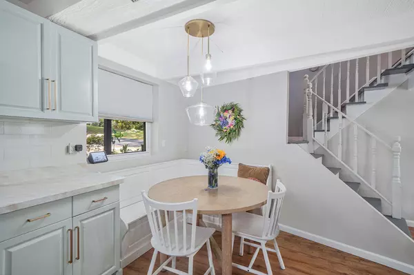 15 Woodchuck LN, East Setauket, NY 11733