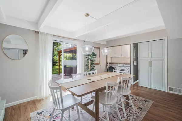 15 Woodchuck LN, East Setauket, NY 11733