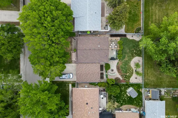 27 Price CRESCENT, Regina, SK S4R 6R7