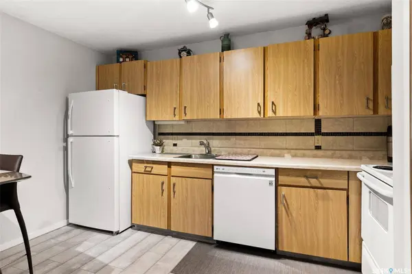 2406 Heseltine ROAD #522, Regina, SK S4V 1N9