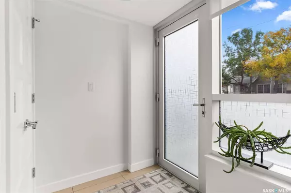 2300 Broadway STREET #103, Regina, SK S4P 1Y8