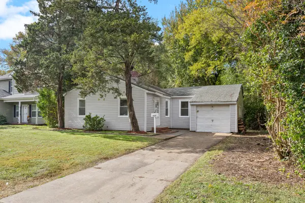 8227 Andrew Ln, Norfolk, VA 23505-1611