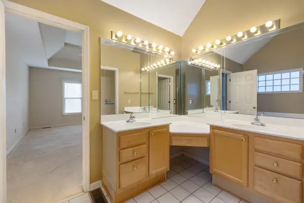 991 Forest Lake Drive, Lexington, KY 40515