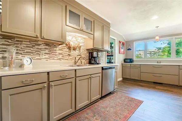 704 Westhampton DR, Seneca, SC 29672