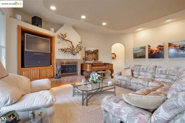 20702 Cresent Way, Groveland, CA 95321