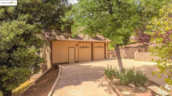 20702 Cresent Way, Groveland, CA 95321