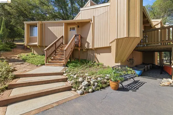 12810 Mount Jefferson St, Groveland, CA 95321