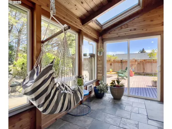 320 NW 5TH ST, Newport, OR 97365