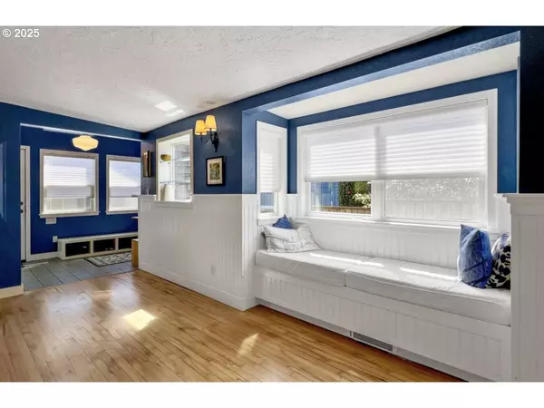 320 NW 5TH ST, Newport, OR 97365