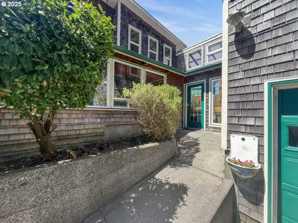 320 NW 5TH ST, Newport, OR 97365