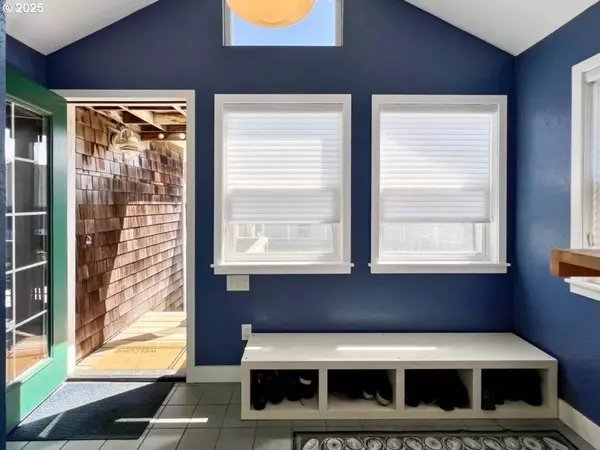 320 NW 5TH ST, Newport, OR 97365