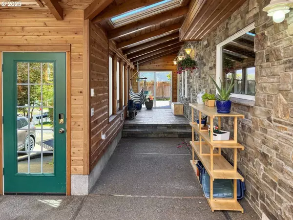 320 NW 5TH ST, Newport, OR 97365