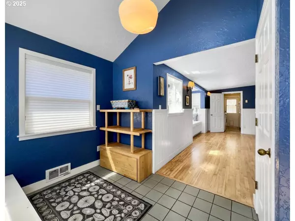 320 NW 5TH ST, Newport, OR 97365