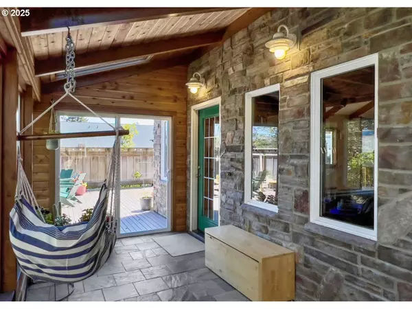 320 NW 5TH ST, Newport, OR 97365