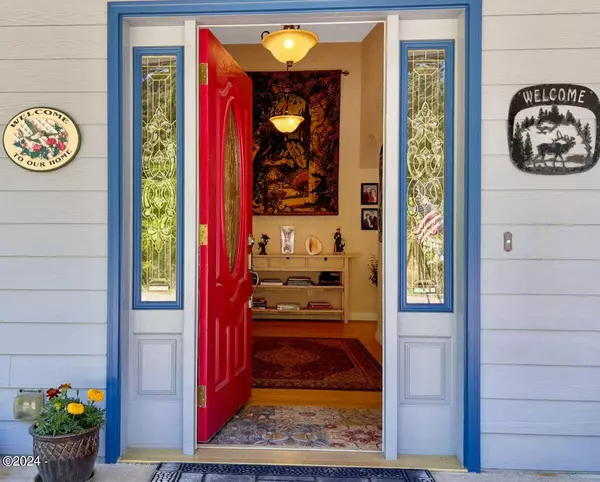 90 Cape Foulweather LN, Otter Rock, OR 97369