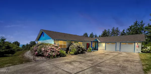 90 Cape Foulweather LN, Otter Rock, OR 97369