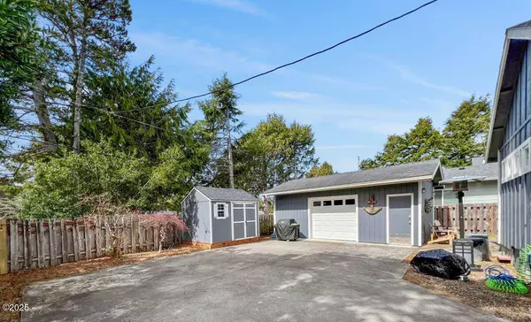 5565 Palisades DR, Lincoln City, OR 97367