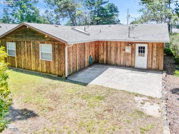 5450 HACIENDA AVE, Lincoln City, OR 97367