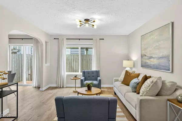 929 NW Spring ST, Newport, OR 97365