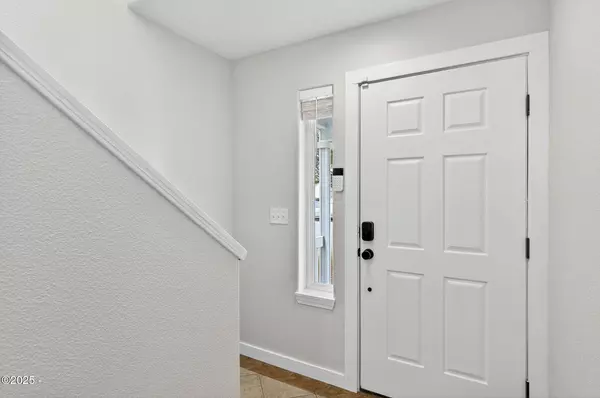 929 NW Spring ST, Newport, OR 97365