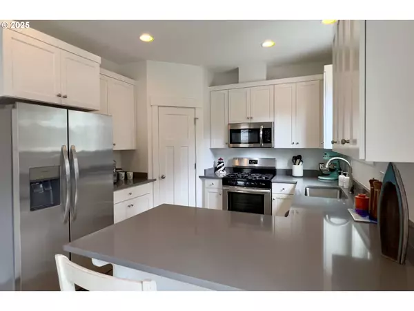 4153 SE INLET AVE, Lincoln City, OR 97367