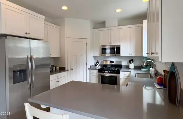 4153 SE Inlet AVE, Lincoln City, OR 97367