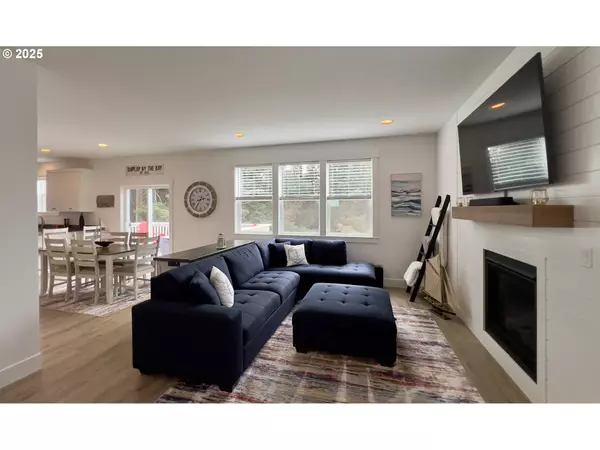 4153 SE INLET AVE, Lincoln City, OR 97367