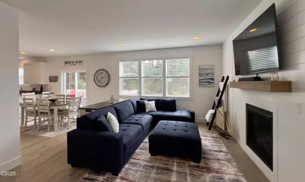 4153 SE Inlet AVE, Lincoln City, OR 97367