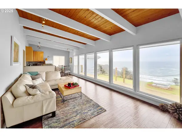 3645 ROCKY CREEK AVE, Depoe Bay, OR 97341