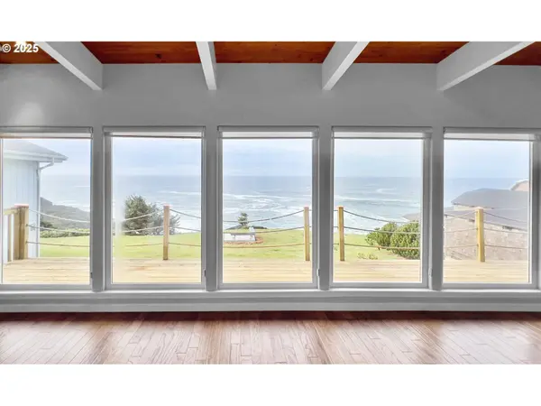 3645 ROCKY CREEK AVE, Depoe Bay, OR 97341