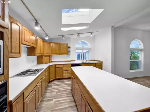 100 SEAGROVE LOOP, Lincoln City, OR 97367