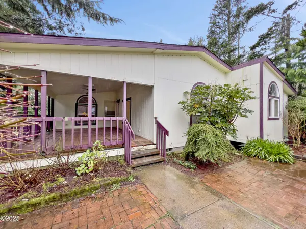 100 Seagrove LOOP, Lincoln City, OR 97367
