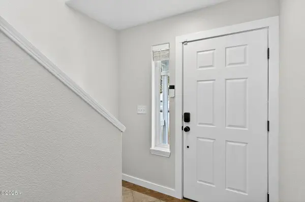 929 NW Spring ST, Newport, OR 97365