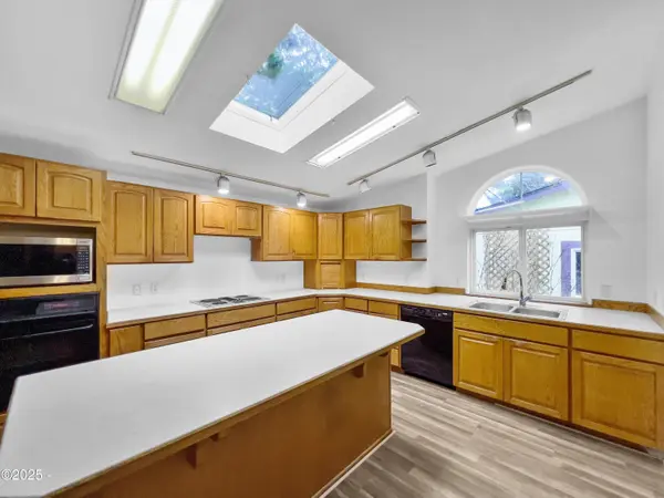 100 Seagrove LOOP, Lincoln City, OR 97367